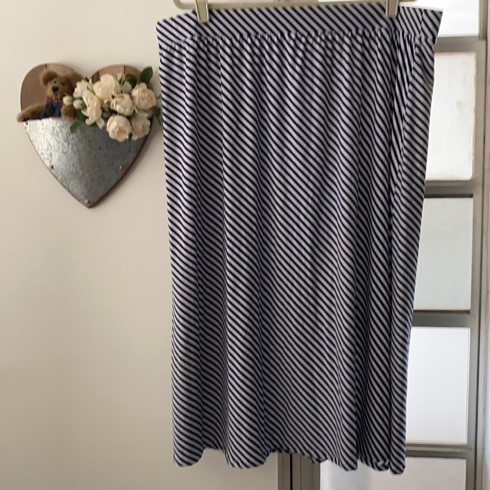 Maxi skirt size 2X back and white